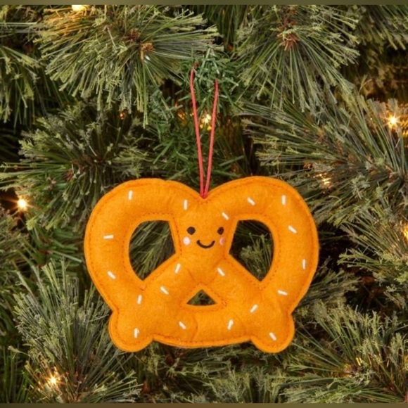 Pretzel Stuffed Felt Christmas Tree Ornament Nwt - Picture 2 of 2